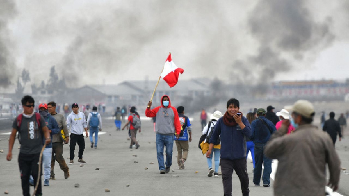 Biểu tình tại Peru khiến 5 sân bay phải đóng cửa, ít nhất 16 người thiệt mạng